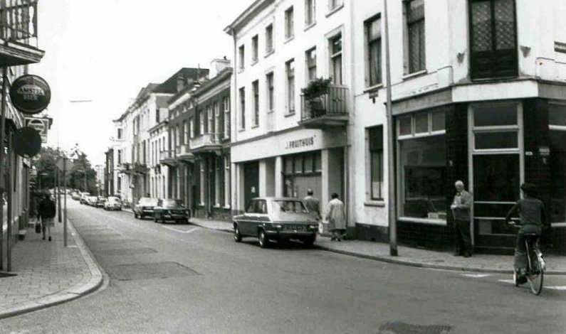 Geschiedenisbus Spijkerkwartier met Joep Mannaerts