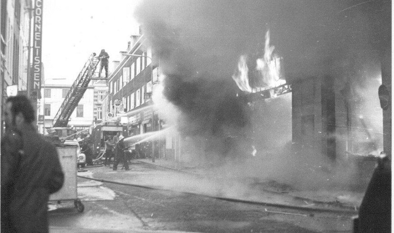 Brand in de verf-, glas- en behangwinkel van Jan Willekes Brand in de verf-, glas- en behangwinkel van Jan Willekes