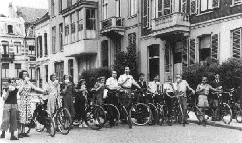 Brown Cartonnages medewerkers gaan fietsen